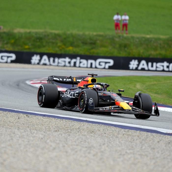 Nach Verstappen-Fehler - Russell gewinnt in Spielberg