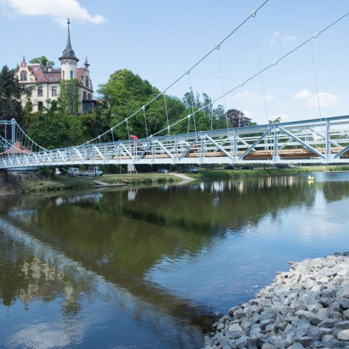 Mann (24) springt von Hängebrücke - tot!