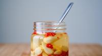 Knoblauch und Chilischoten zu fermentieren, ist ganz einfach.