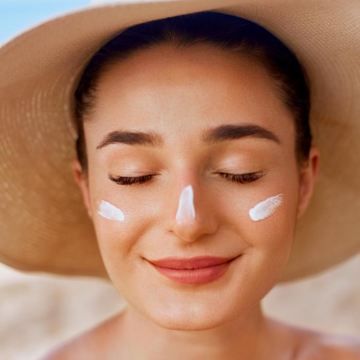 Dieser Sonnencreme-Trend ist absolut gefährlich