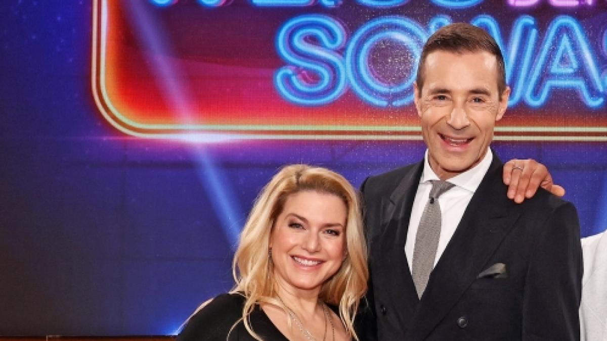 Jeanette Biedermann besticht in Kai Pflaumes ARD-Show "Wer wei&szlig; denn sowas XXL" nicht nur mit ihrem verf&uuml;hrerischen Ausschnitt, sondern auch mit ihrem Wissen. (Foto)