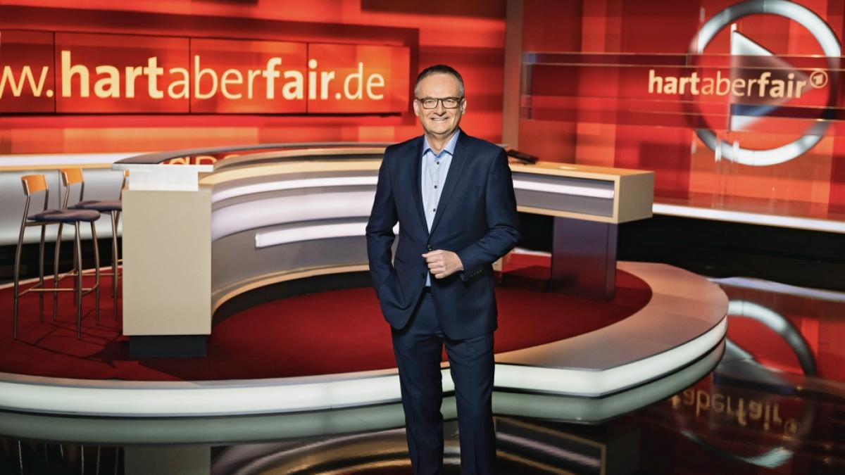 ARD-Talker Frank Plasberg muss am 28.02.2022 seinen "hart aber fair"-Sendeplatz im Ersten notgedrungen r&auml;umen. (Foto)