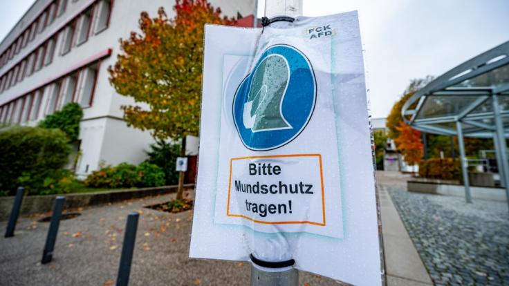 Maskenpflicht allein reicht nicht: Deutschland stemmt sich mit dem am 02.11.2020 beginnenden November-Lockdown gegen die Corona-Pandemie.