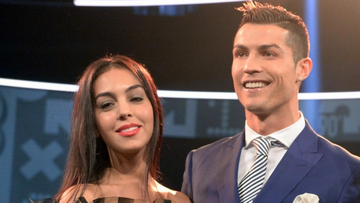 Cristiano Ronaldos Freundin Georgina Rodr&iacute;guez verzauberte das Netz in einem Kleid mit L&ouml;chern. (Foto)
