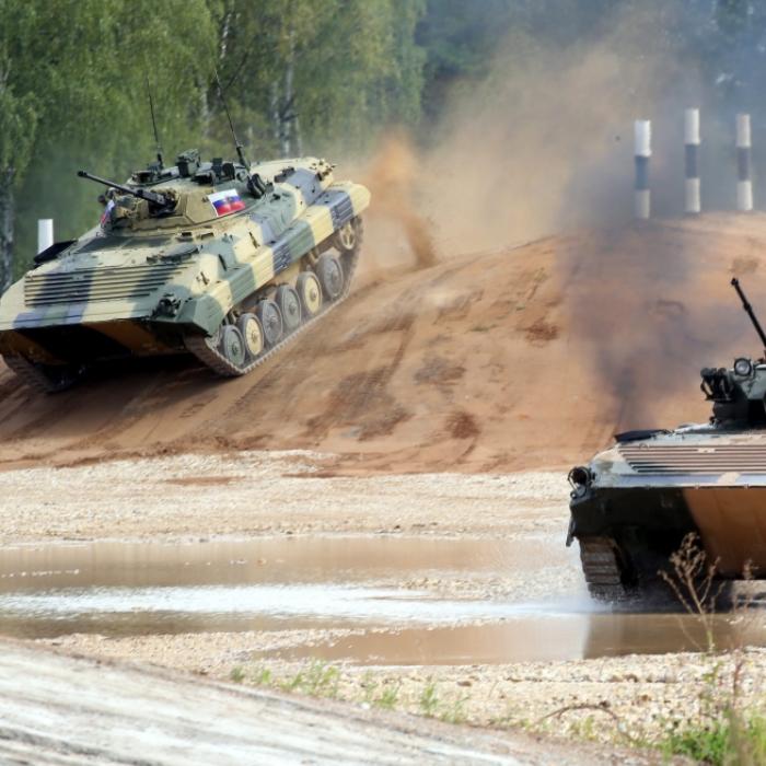Drohnen-Treffer! Hier wird ein Putin-Panzer pulverisiert