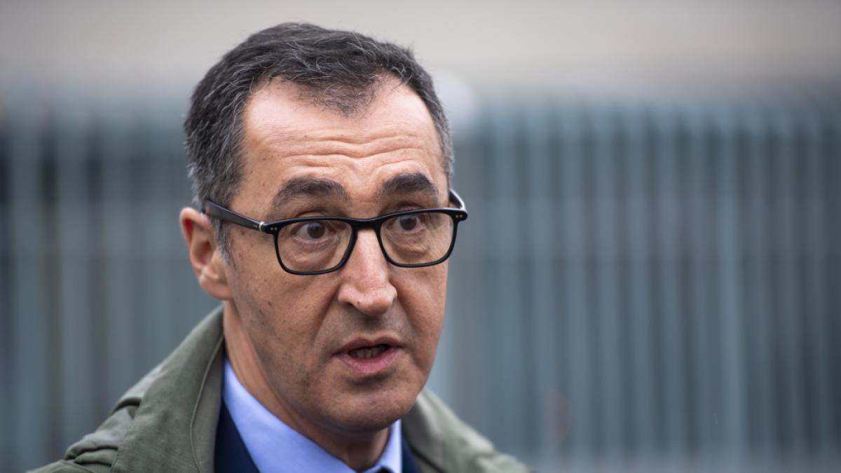 Cem &Ouml;zdemir will die Haltung bestimmter Tiere in Deutschland verbieten. (Foto)