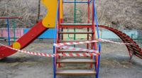 Auf einem Spielplatz in Altentreptow (Mecklenburg-Vorpommern) ist die Leiche eines zwölfjährigen Flüchtlingsjungen aus der Ukraine entdeckt worden (Symbolfoto).