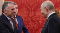 Mit einem Gastgeschenk an die Trump-Gesandtschaft sollte Wladimir Putin (rechts) blamiert werden.