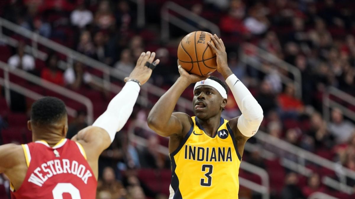Aaron Holiday (r) von den Indiana Pacers setzt zum Wurf an, am 16.11.2019. (Symbolbild) (Foto)