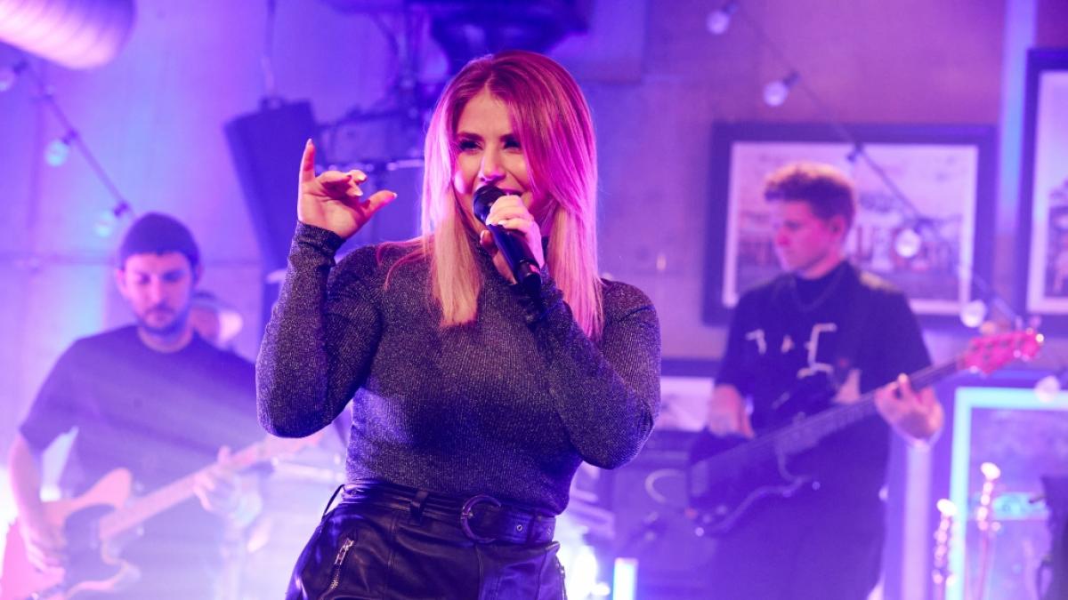 Am 15. April geht die Schlagers&auml;ngerin mit der "Beatrice Egli Show" in der ARD auf Sendung. (Foto)
