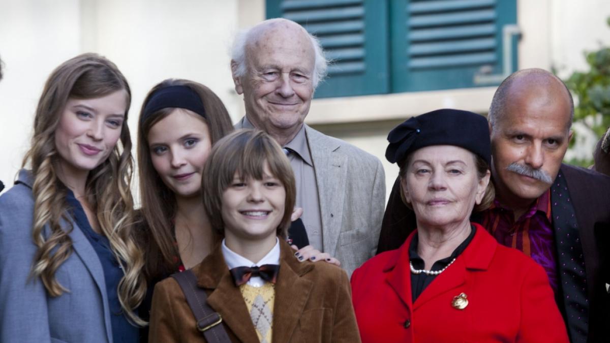 Dieter Schaad (Mitte, hinten) bei Dreharbeiten f&uuml;r den Film "Das Haus der Krokodile" 2011: Der ehemalige "Lindenstra&szlig;e"-Star starb mit 96 Jahren. (Foto)