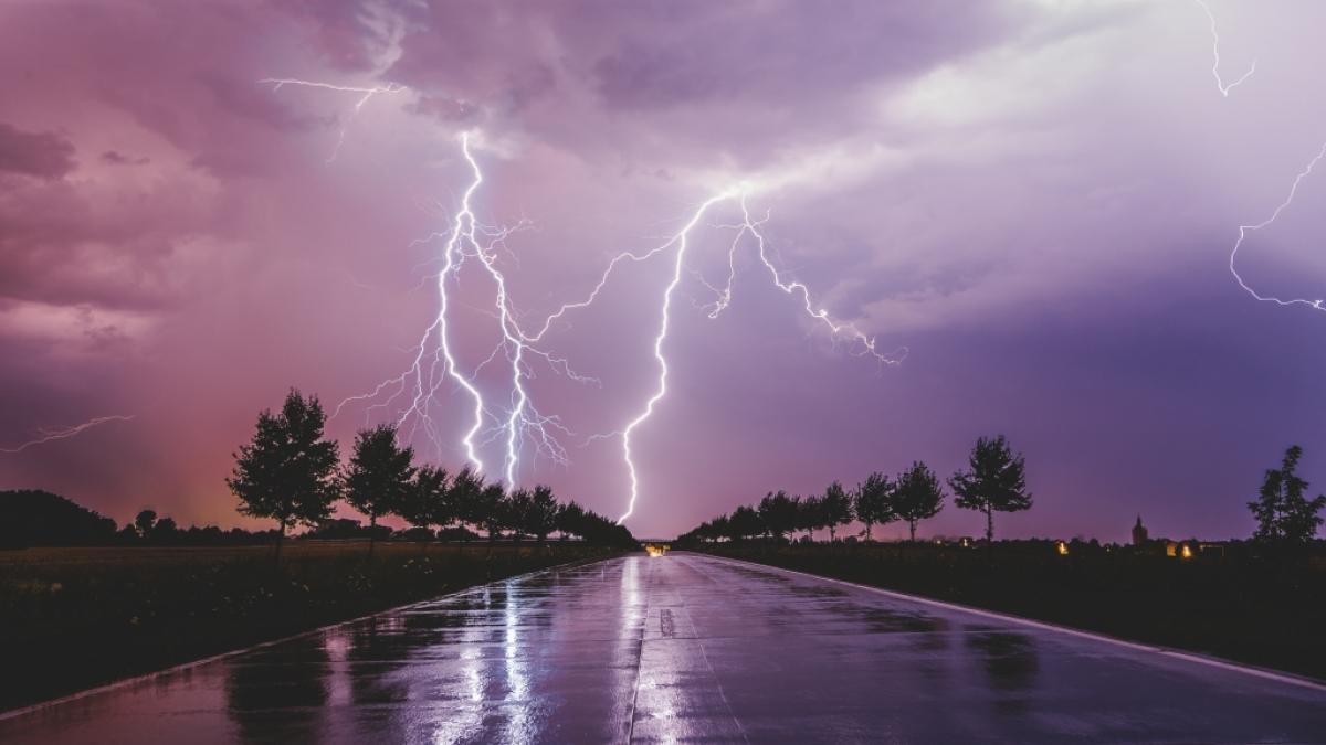 Bevor in der n&auml;chsten Woche eine Hitzewelle &uuml;ber Deutschland rollt, erwarten uns weitere Gewitter. (Foto)