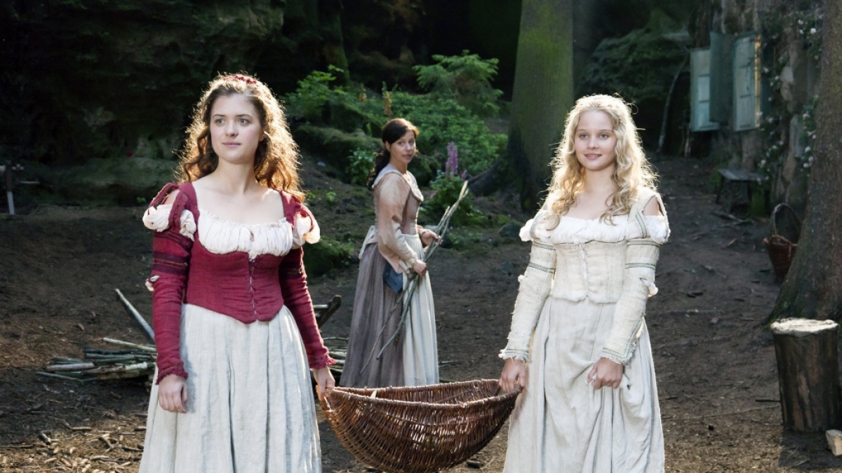 Das M&auml;rchen "Schneewei&szlig;chen und Rosenrot" feiert in diesem Jahr TV-Premiere im Ersten. (Foto)