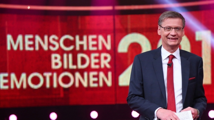 Günther Jauch blickt in
