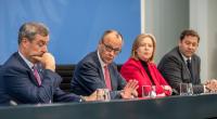 Bundeskanzler Friedrich Merz nimmt an der Pressekonferenz nach dem Koalitonsausschuss teil.