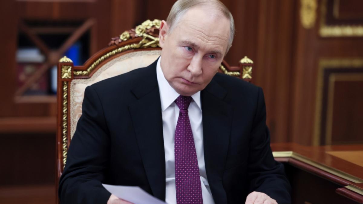 Immer wieder machen Ger&uuml;chte die Runde, Wladimir Putin sei unheilbar krank, l&auml;ngst verstorben oder durch Doppelg&auml;nger ersetzt worden. (Foto)