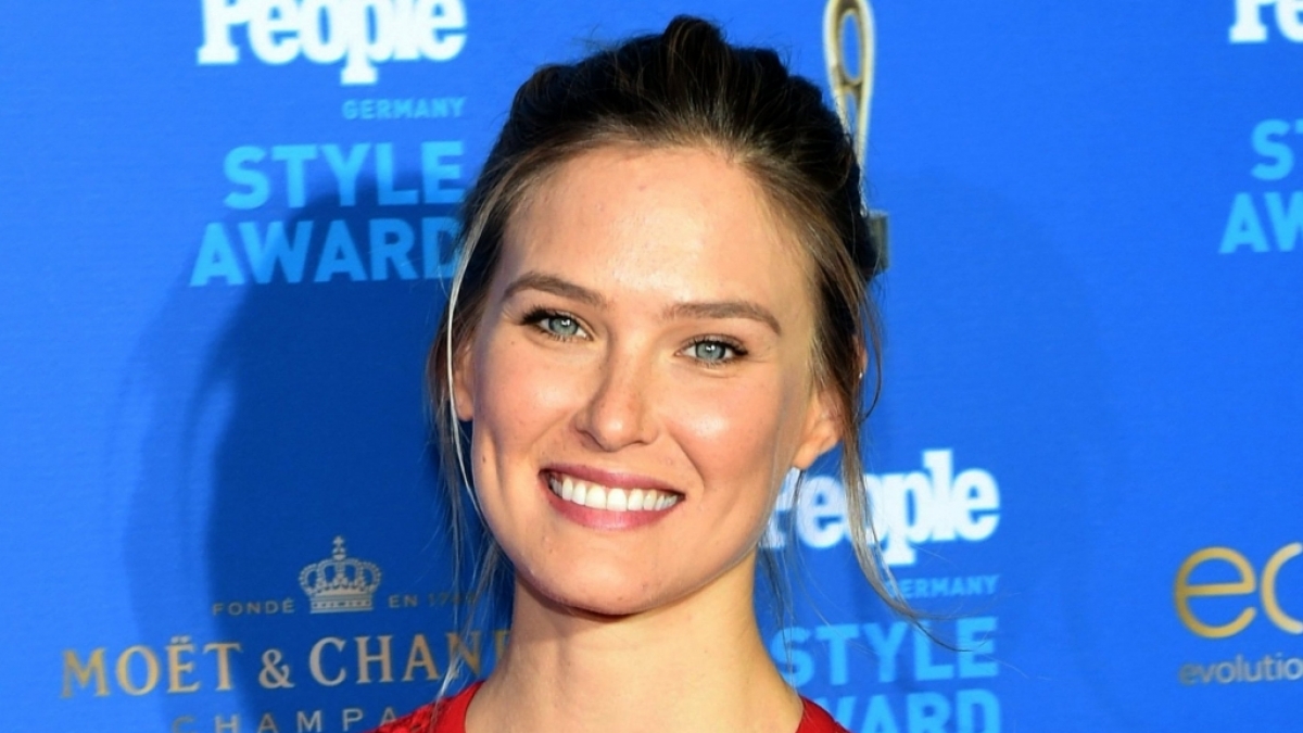 Bar Refaeli sieht auch in Pl&uuml;schsocken einfach umwerfend aus. (Foto)