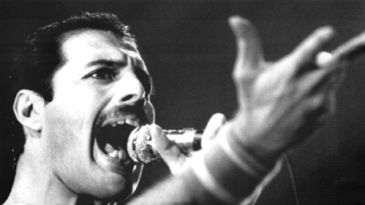 Freddie Mercury, der charismatische Frontmann der Band Queen, starb 1991 an einer Lungenentz&uuml;ndung. 2016 j&auml;hrt sich sein Todestag zum 25. Mal. (Foto)