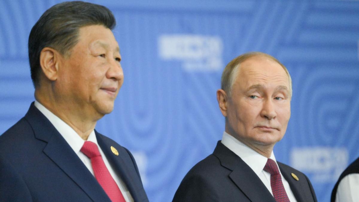 Chinas Pr&auml;sident Xi Jinping (l.) ist Wladimir Putins (r.) Strom offenbar zu teuer geworden. (Foto)