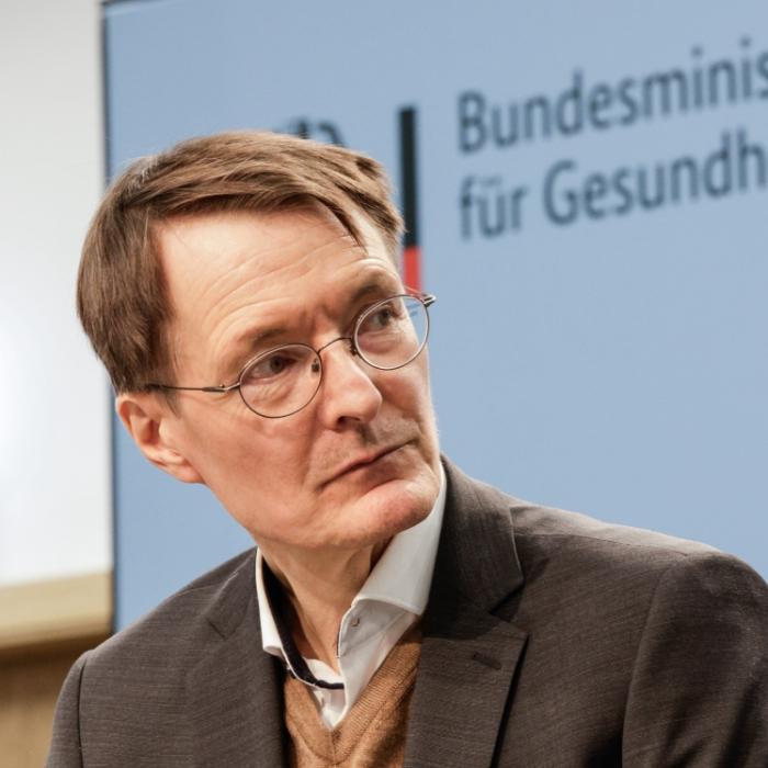 Wirbel im Netz! Gesundheitsminister will DIESE Kassenleistungen streichen