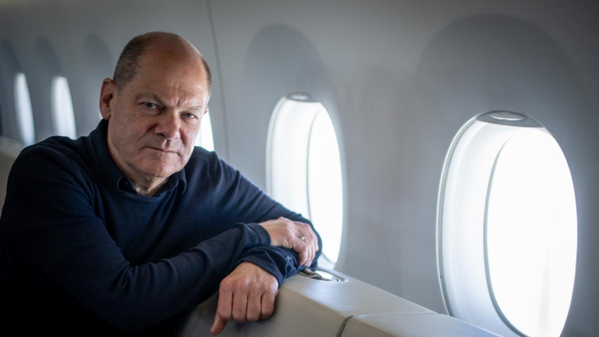 Olaf Scholz stellt sich den Fragen von Peter Frey und Bettina Schausten. (Foto)