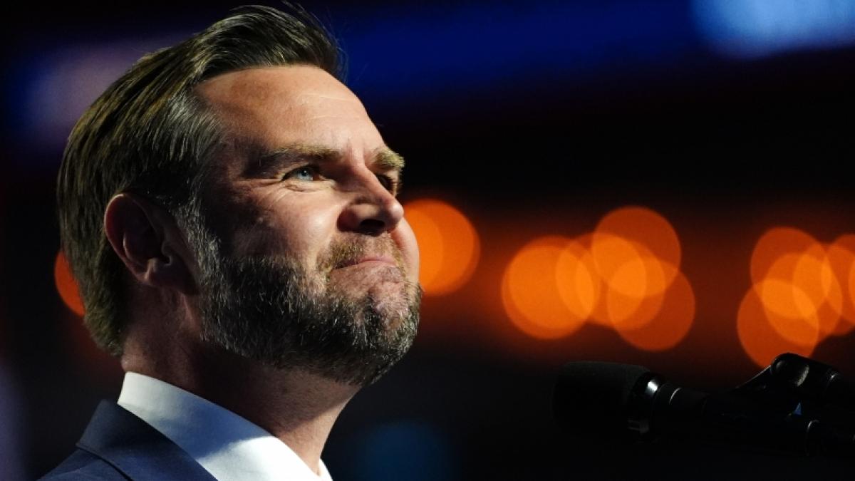 JD Vance fliegt nach einer Rede in Kansas der Spott entgegen. (Foto)