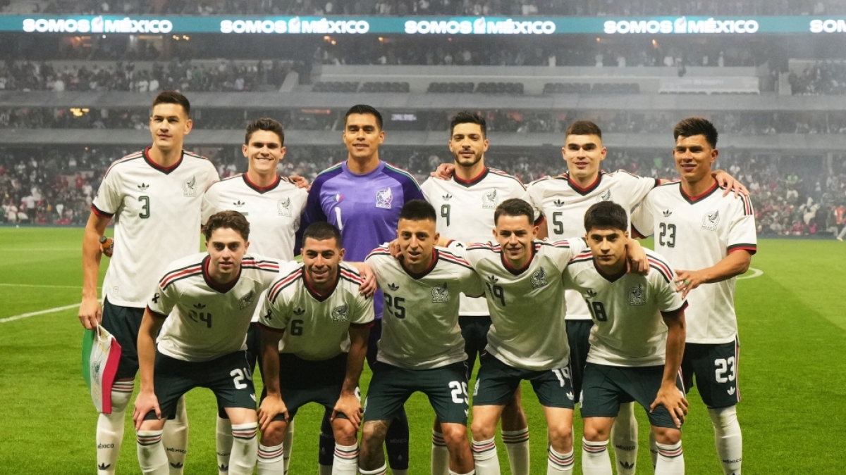 Mexikanische Spieler posieren f&uuml;r ein Mannschaftsfoto vor dem internationalen Freundschaftsspiel zwischen Mexiko und Portugal in Mexiko-Stadt. Mexiko nimmt an der Fu&szlig;ball-WM 2026 teil, vom 29.03.2026. (Symbolbild) (Foto)