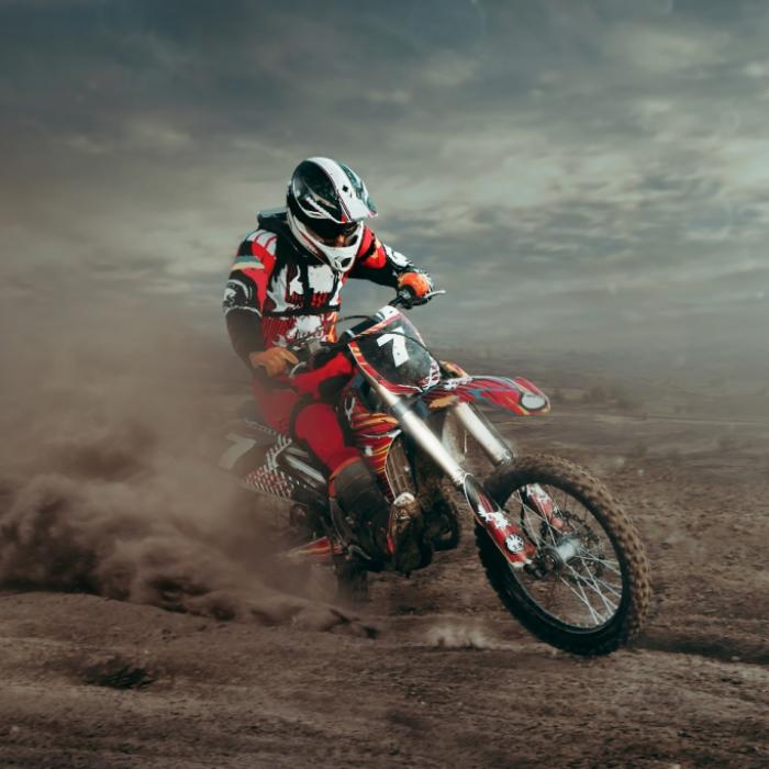 Motorrad-Star (14) tödlich verunglückt / Schauspiel-Legende tot / Curvy-Model nackt