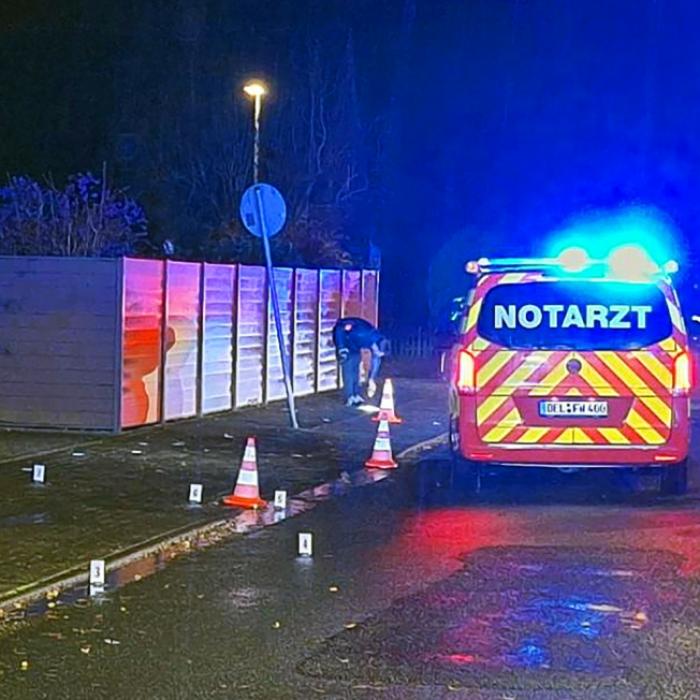 Autofahrer rast in Spaziergänger (58) und flieht
