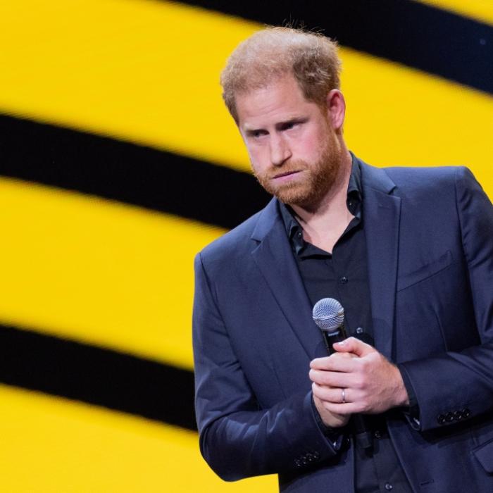 Mit den Tränen kämpfend! Ex-Royal nimmt Abschied