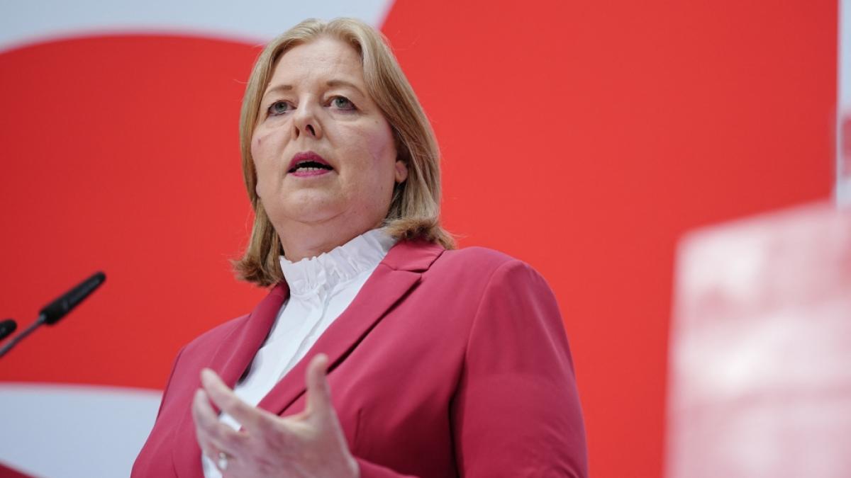 B&auml;rbel Bas (SPD), Bundesministerin f&uuml;r Arbeit und Soziales und SPD-Parteivorsitzende, bei einer Pressekonferenz (Archivbild). (Foto)