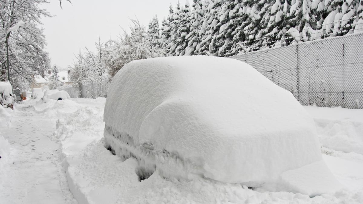 Der 74-J&auml;hrige soll noch versucht haben, sein Auto aus dem Schnee zu befreien. (Symbolbild) (Foto)