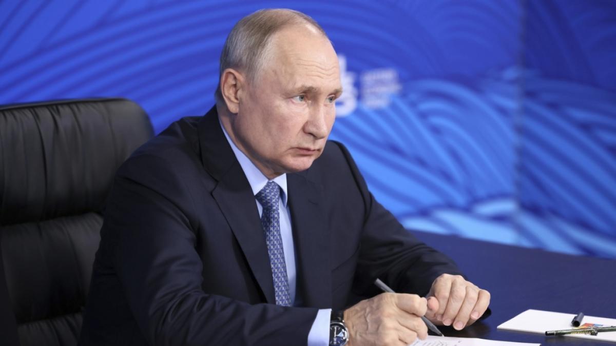 Wladimir Putin sieht sich wachsendem Widerstand entgegen. Seiner geheimen Schattenflotte soll es k&uuml;nftig so schwer wie m&ouml;glich gemacht werden. (Foto)
