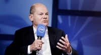 Bundeskanzler Olaf Scholz (SPD) spricht bei einer Talkrunde.