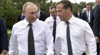 Wladimir Putin und Dmitri Medwedew im Gespräch.