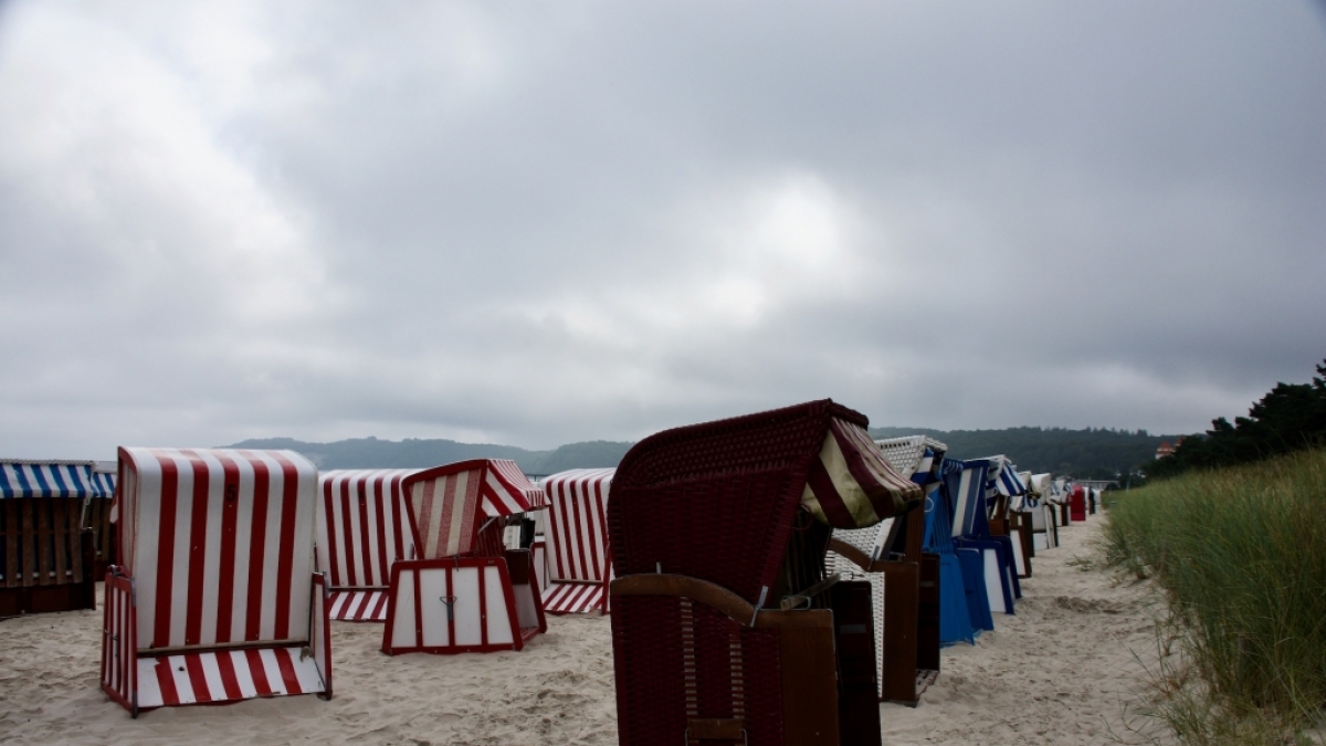 Auch ein bedeckter Himmel kann am Meer seinen Reiz haben. (Foto)