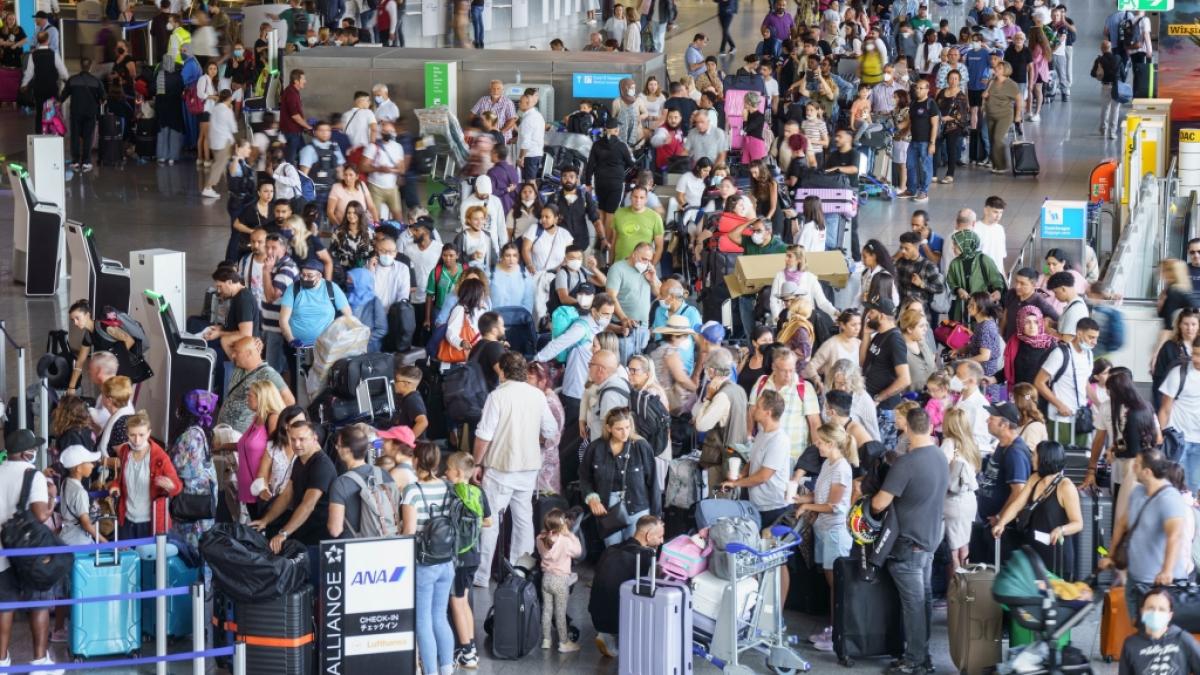 Chaos am Frankfurter Flughafen: Wegen des Verdi-Warnstreiks m&uuml;ssen Lufthansa-Passagiere ihre Reisepl&auml;ne &auml;ndern. (Foto)