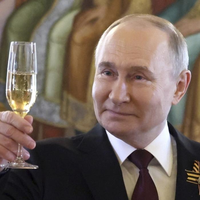 Rettete sein neuer Berater Putin vor einem wütenden Braunbären?
