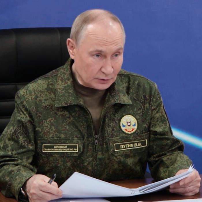 Putin-Soldaten von eigenen Kommandeuren gefesselt? Videos zeigen Misshandlungen