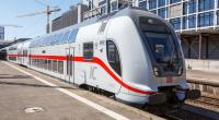 Ein Jugendlicher (14) wurde von einem Intercity erfasst und starb. (Symbolfoto)