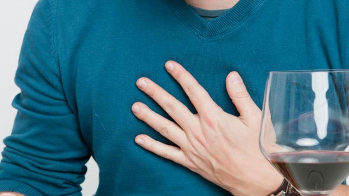 Magendr&uuml;cken und &Uuml;belkeit: Zu viel fettiges Essen kann Sodbrennen ausl&ouml;sen. (Foto)
