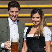 Robert Lewandowski besucht die Wiesn mit seiner bildhübschen Anna.