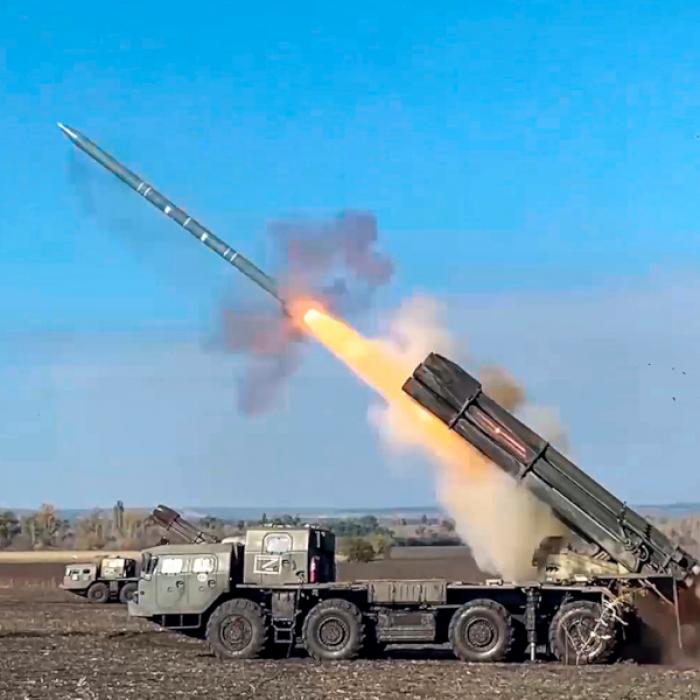 Video zeigt Flammenmeer: Dnipro-Staudamm brennt nach Raketeneinschlag lichterloh