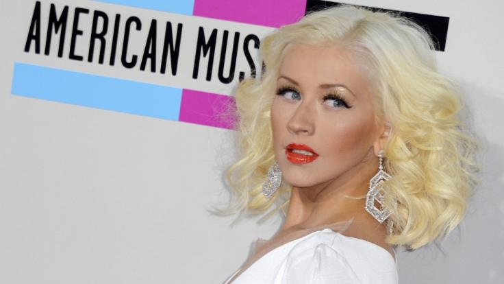 Christina Aguilera lässt im Netz die Hüllen fallen.