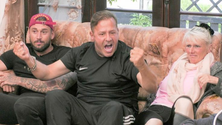 Willi Herren jubelt beim Zusehen über das Spiel