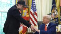 Wie geht es im Streit zwischen Elon Musk (l.) und US-Präsident Donald Trump (r.) weiter. Eine Hellseherin trifft eine Prognose.