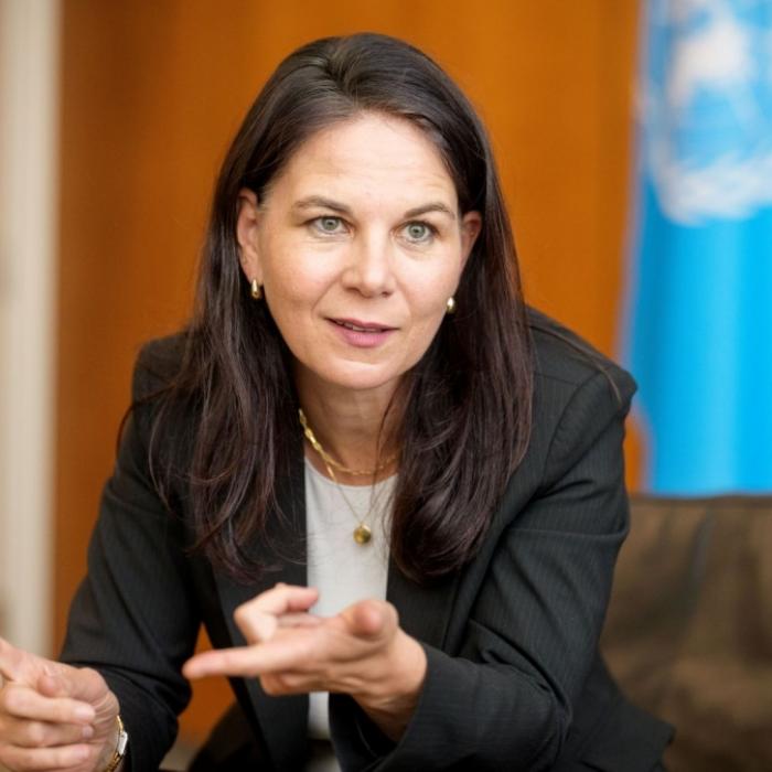 Neues Foto überrascht - Ex-Außenministerin kontert Kritik