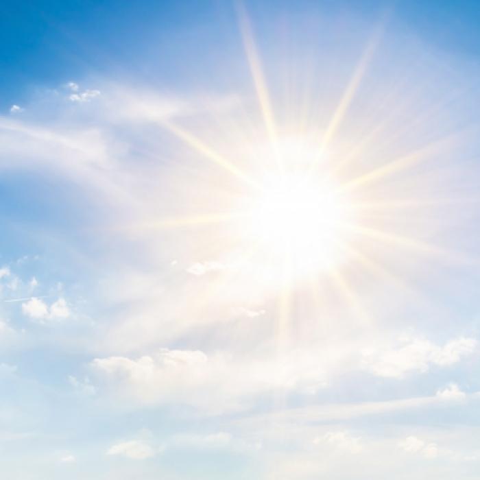 Wenig Wolken und warmer Sonnenschein.