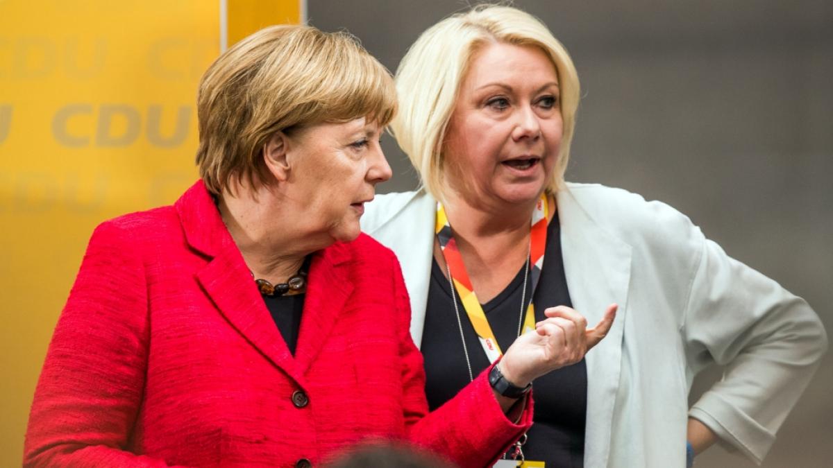Die CDU-Bundestagsabgeordnete Karin Strenz, hier mit Bundeskanzlerin Angela Merkel, ist im Alter von 53 Jahren gestorben. (Foto)