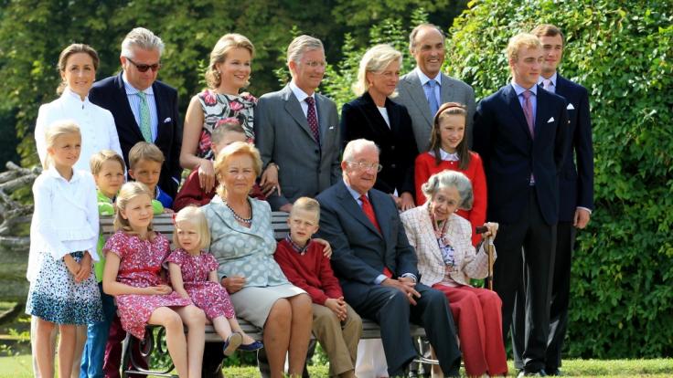 Der begehrte britische Prinz Joachim (Mitte, links)